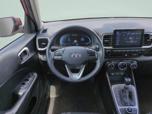 Used 2024 Hyundai Venue SEL FWD image 12