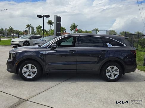 Certified 2025 Kia Sorento LX image 3