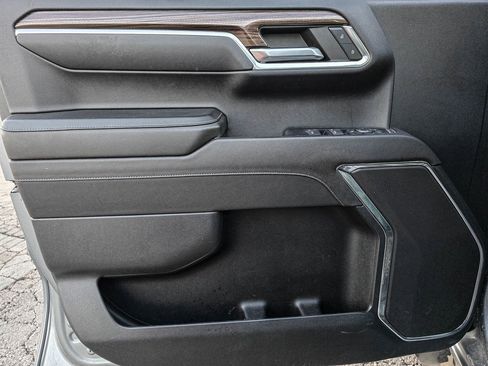 Used 2023 Chevrolet Silverado 1500 LT w/ Z71 Off-Road Package image 8