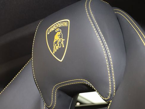 Used 2022 Lamborghini Huracan EVO image 37