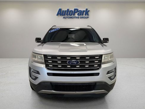 Used 2017 Ford Explorer XLT FWD image 2