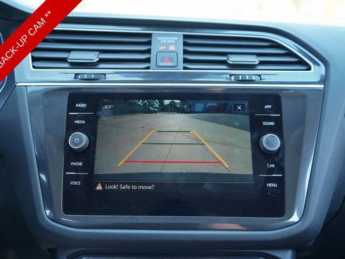 Used 2024 Volkswagen Tiguan SE FWD image 19