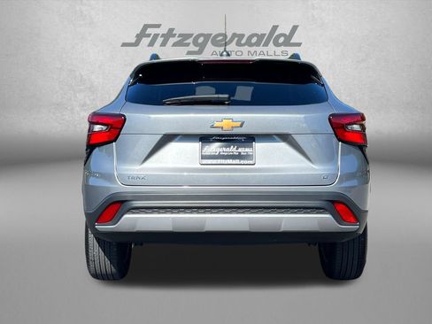 Used 2025 Chevrolet Trax LT FWD image 7