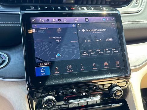 Used 2023 Jeep Grand Cherokee L Limited w/ Luxury Tech Group II image 9