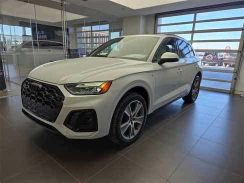 Certified 2025 Audi Q5 2.0T Premium image 1