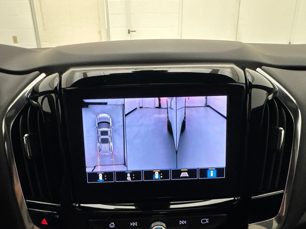 Used 2023 Chevrolet Traverse LT w/ LT Premium Package AWD/4WD image 32