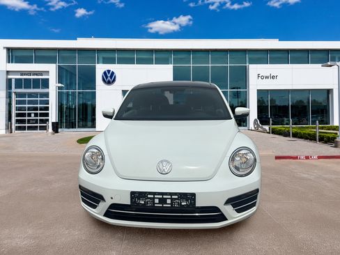 Used 2018 Volkswagen Beetle 2.0T SE FWD image 2