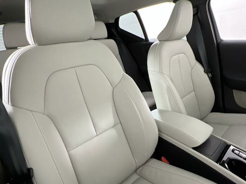 New 2026 Volvo XC40 B5 Plus w/ Protection Package Premier AWD/4WD image 22