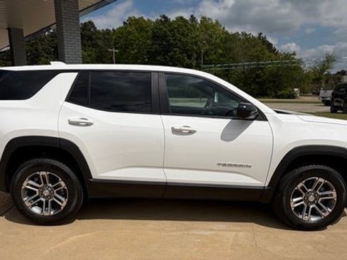 New 2026 GMC Terrain Elevation w/ Technology Package II image 2