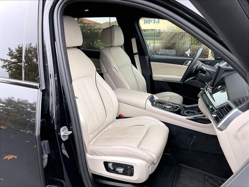 Used 2025 BMW X7 M60i AWD/4WD image 10