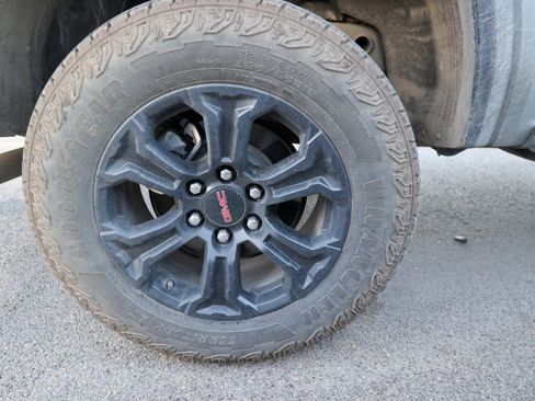 Used 2025 GMC Canyon Elevation w/ Convenience Package image 14