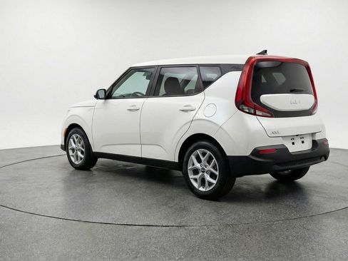 Used 2025 Kia Soul LX w/ LX Technology Package image 6