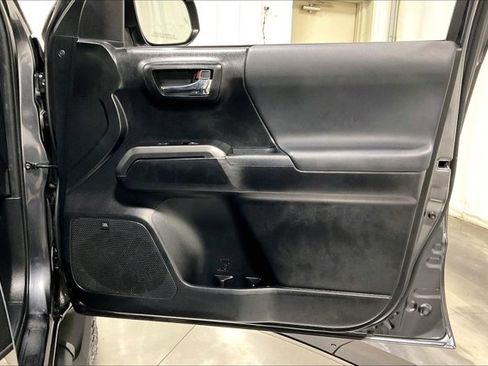 Certified 2022 Toyota Tacoma TRD Off-Road image 25