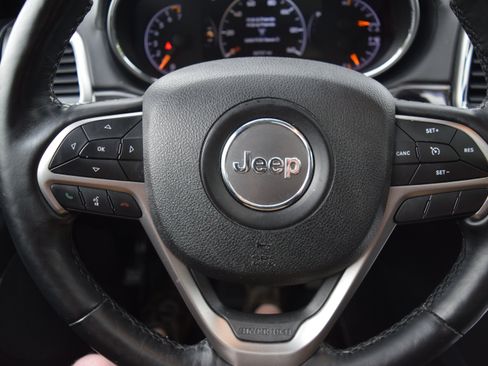 Used 2018 Jeep Grand Cherokee Overland AWD/4WD image 12