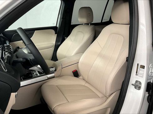 New 2025 Mercedes-Benz GLB 250 4MATIC image 13