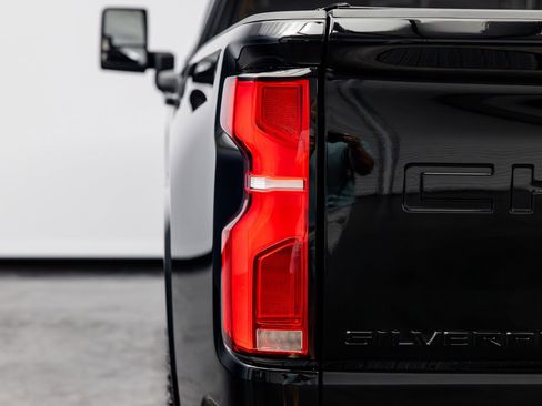 Used 2024 Chevrolet Silverado 2500 High Country w/ Midnight Edition AWD/4WD image 19