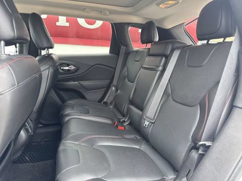 Used 2016 Jeep Cherokee Trailhawk w/ Comfort/Convenience Group AWD/4WD image 23