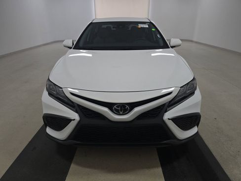 Used 2023 Toyota Camry SE image 2