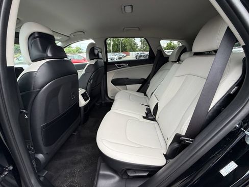 Used 2026 Kia Sportage EX FWD image 23