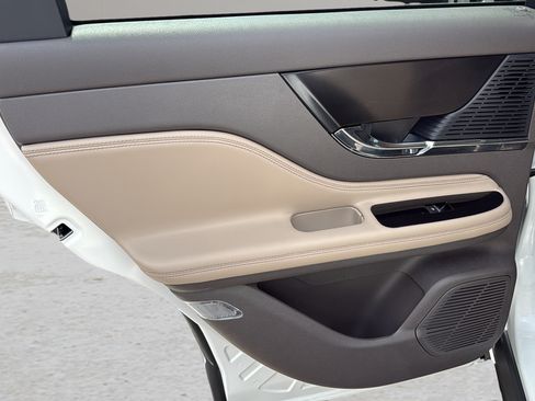 Used 2020 Lincoln Corsair AWD w/ Premium Package image 14