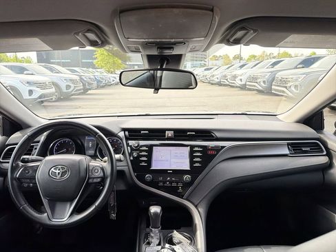 Used 2020 Toyota Camry SE image 19