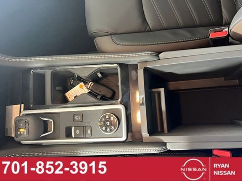 New 2025 Nissan Pathfinder Platinum image 23