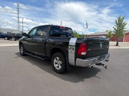 Used 2016 RAM 1500 Classic SLT w/ SLT Plus D←cor Group AWD/4WD image 3