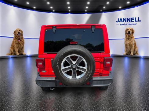 Used 2018 Jeep Wrangler Unlimited Sahara w/ Dual Top Group AWD/4WD image 7