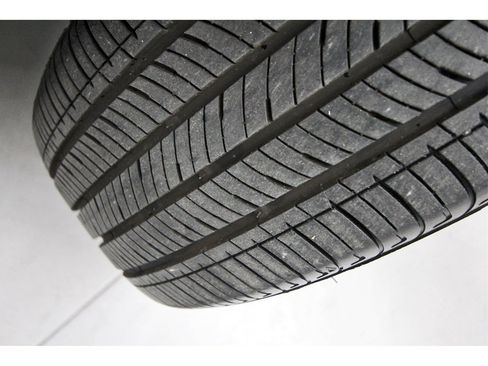 Used 2025 Nissan Versa SV w/ Trunk Package image 27