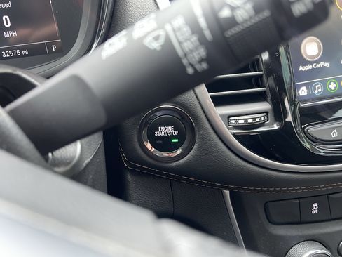 Used 2022 Chevrolet Trax LT w/ LT Convenience Package image 19