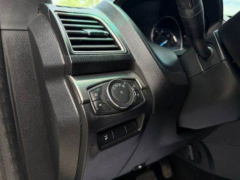 Used 2018 Ford Explorer XLT w/ Equipment Group 202A FWD image 13
