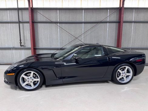 Used 2005 Chevrolet Corvette Coupe w/ Preferred Equipment Group RWD image 1