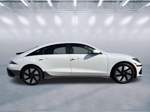 Used 2024 Hyundai Ioniq 6 SE RWD image 3