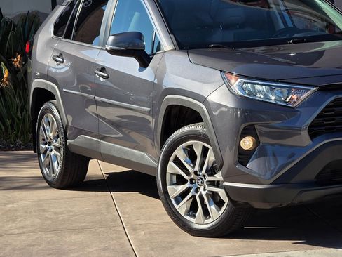 Used 2020 Toyota RAV4 XLE Premium image 4