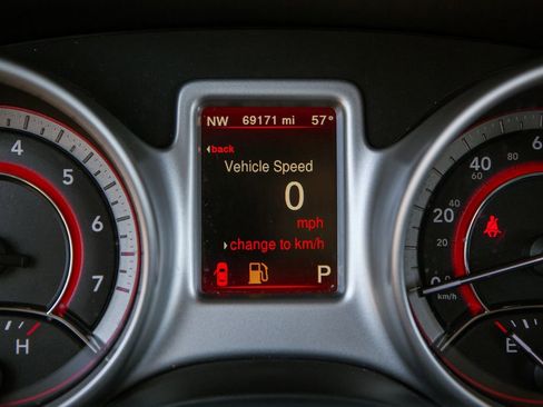 Used 2019 Dodge Journey SE image 16