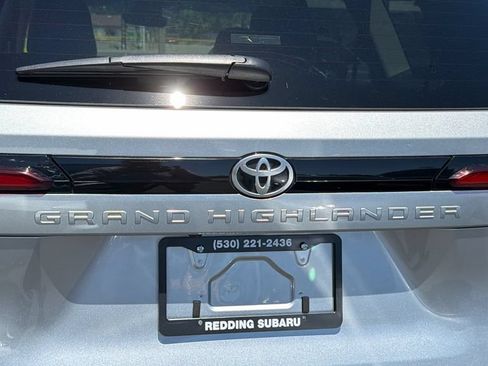 Used 2025 Toyota Grand Highlander FWD image 12