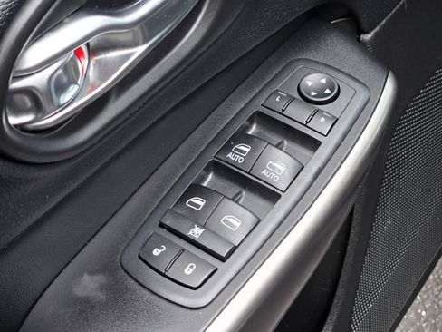 Used 2020 Jeep Cherokee Latitude Plus image 19