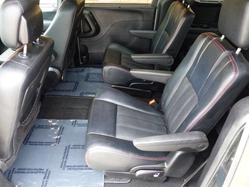 Used 2016 Dodge Grand Caravan R/T w/ Driver Convenience Group image 18