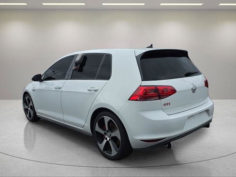 Used 2017 Volkswagen GTI SE image 8