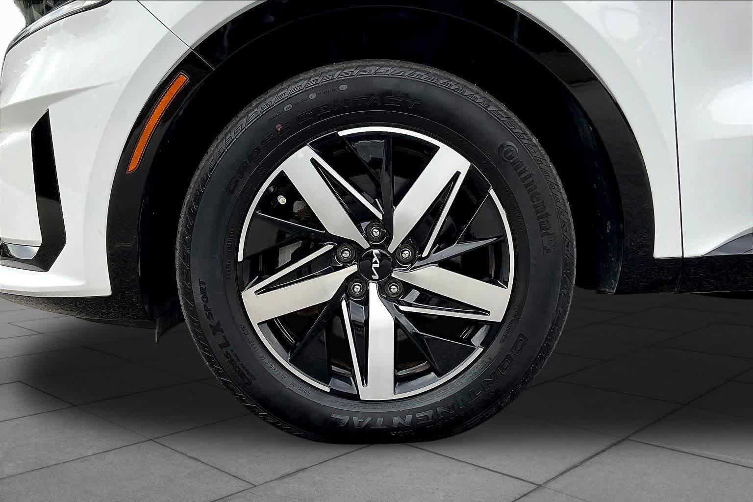 Used 2023 Kia Sorento EX w/ Panoramic Sunroof Package FWD image 11