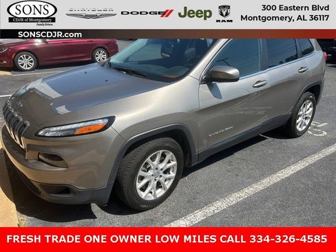 Used 2018 Jeep Cherokee Latitude image 1