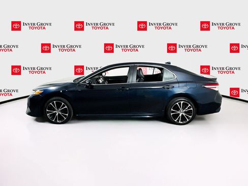Used 2020 Toyota Camry SE FWD image 8