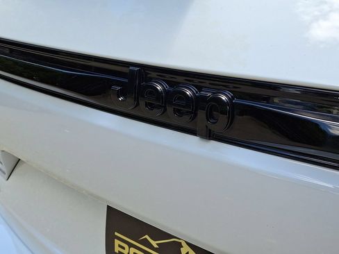 Used 2023 Jeep Grand Cherokee Altitude AWD/4WD image 30
