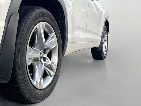 Used 2017 Toyota Highlander Limited image 15