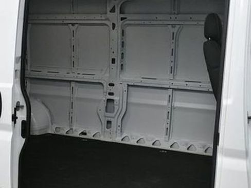 Used 2024 RAM ProMaster 2500 w/ Convenience Group FWD image 12