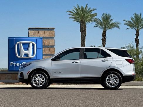 Used 2022 Chevrolet Equinox LS image 7