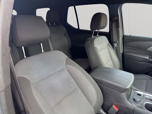 Used 2023 Chevrolet Traverse LT image 14