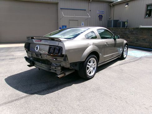 Used 2005 Ford Mustang GT RWD image 1