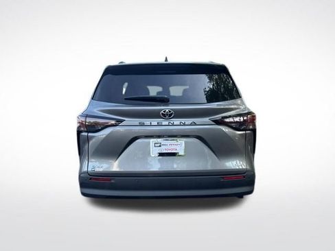 New 2026 Toyota Sienna XLE FWD image 4