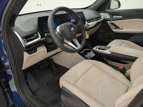 Used 2025 BMW X1 xDrive28i w/ Convenience Package AWD/4WD image 4